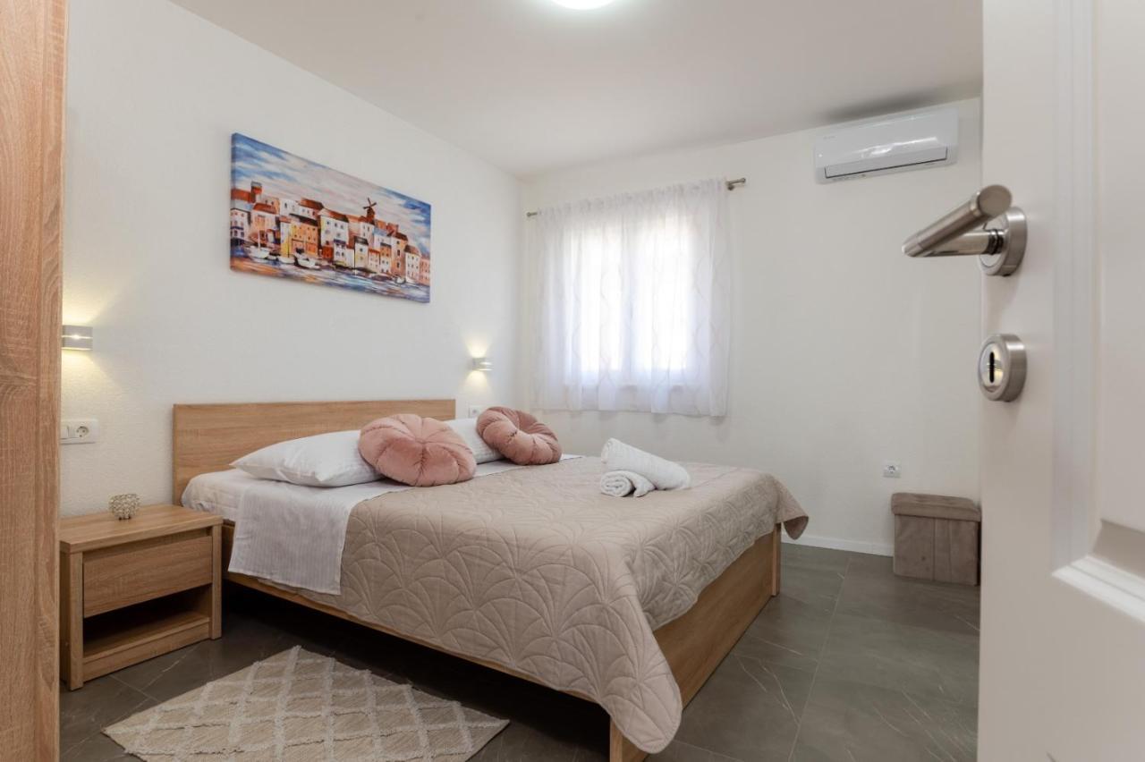 Apartment Vuletin Kastela Bagian luar foto