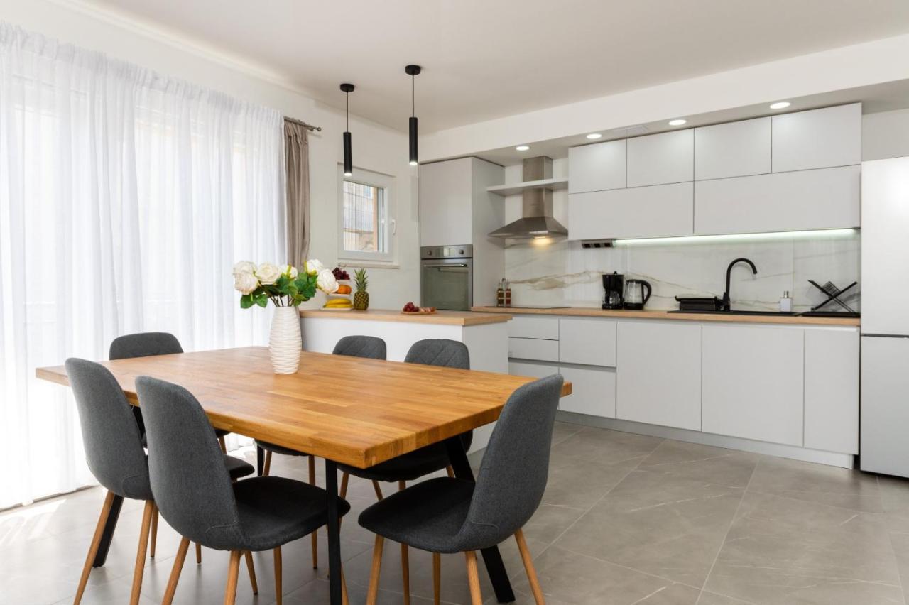 Apartment Vuletin Kastela Bagian luar foto