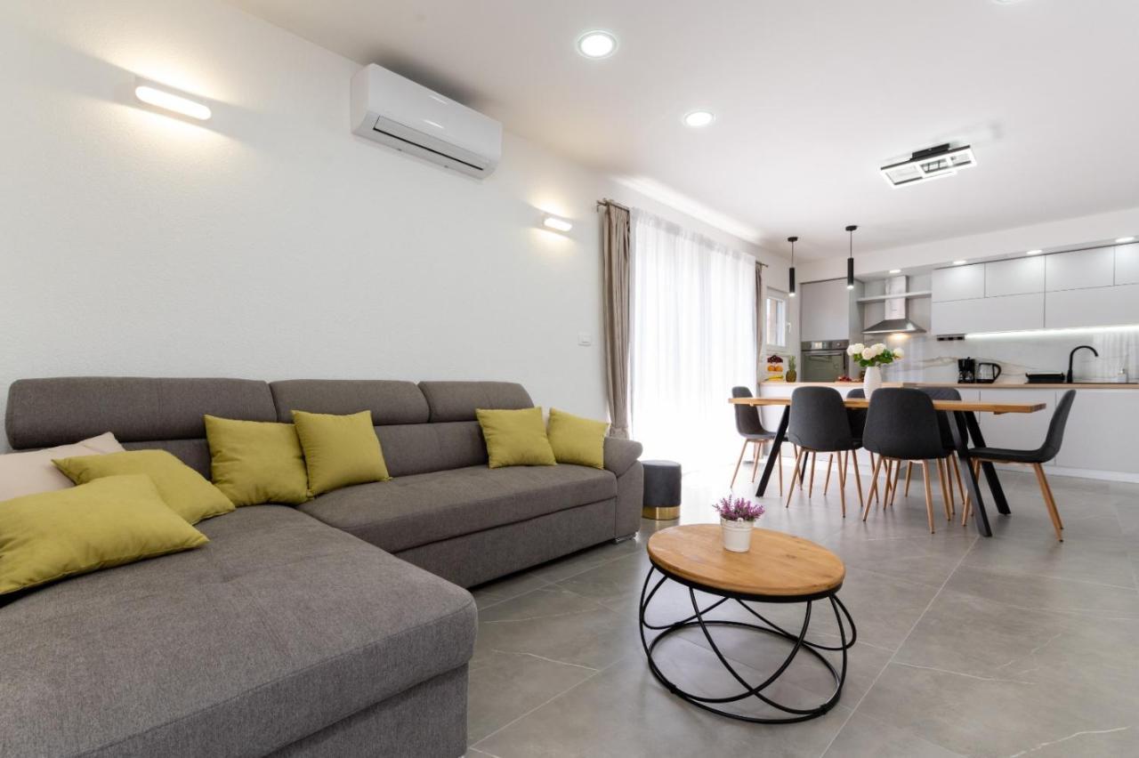 Apartment Vuletin Kastela Bagian luar foto