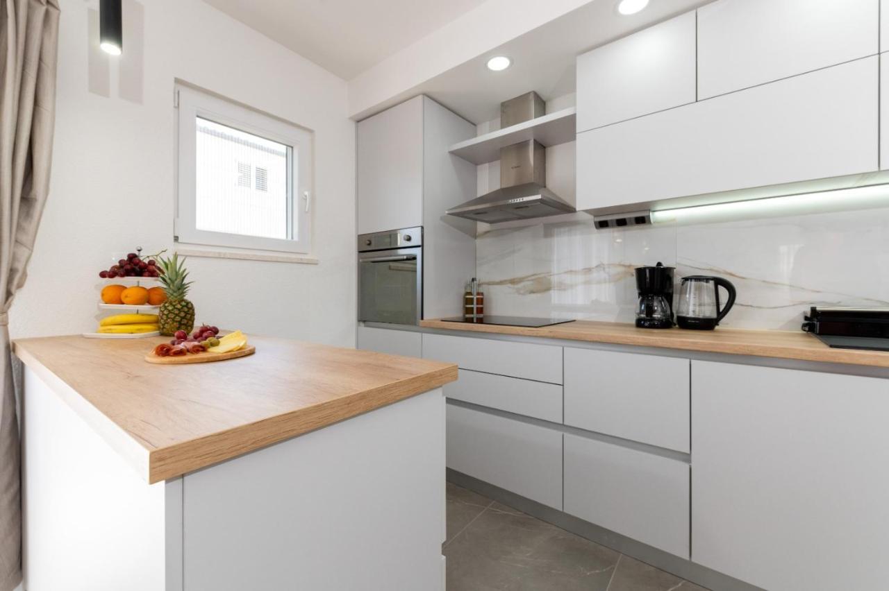 Apartment Vuletin Kastela Bagian luar foto